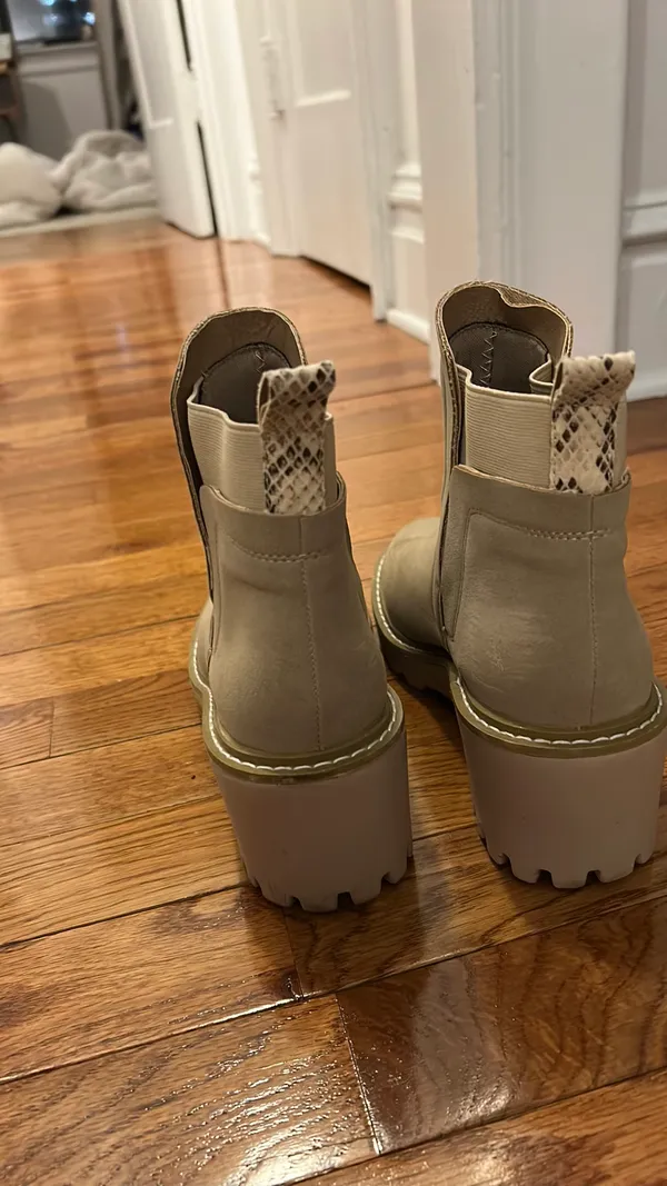 Tan Boots Size 8 - Image 4