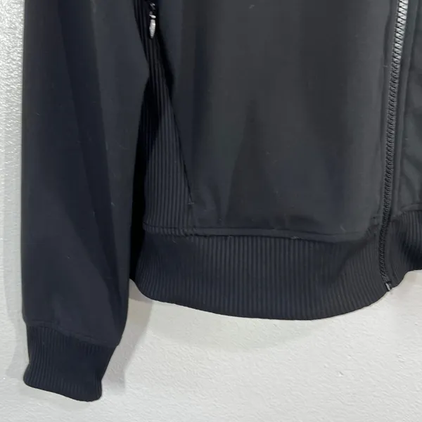 Vuori Daily Jacket Womens Large Black Hooded Full Zip Bomber Ribbed Trim Active - Image 7
