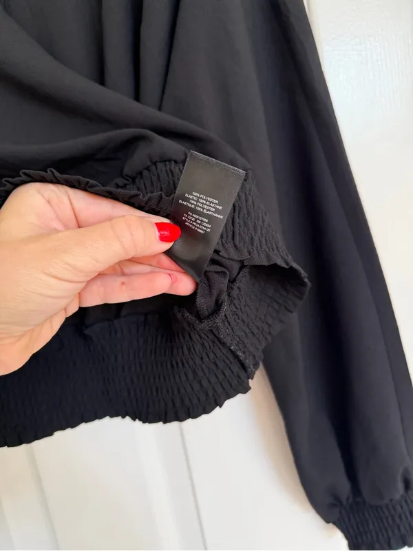 Aritzia Wilfred Black Flowy Deep V Smocked Waist Long Sleeve Blouse M - Image 5