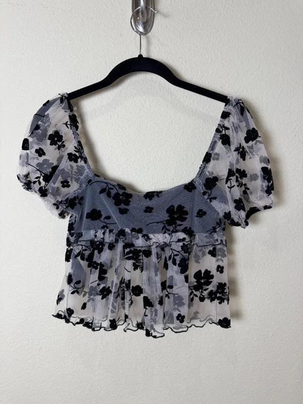 Urban Outfitters Kimchi Blue Sheer Floral Overlay Crop Top Blouse Size Small - Image 5