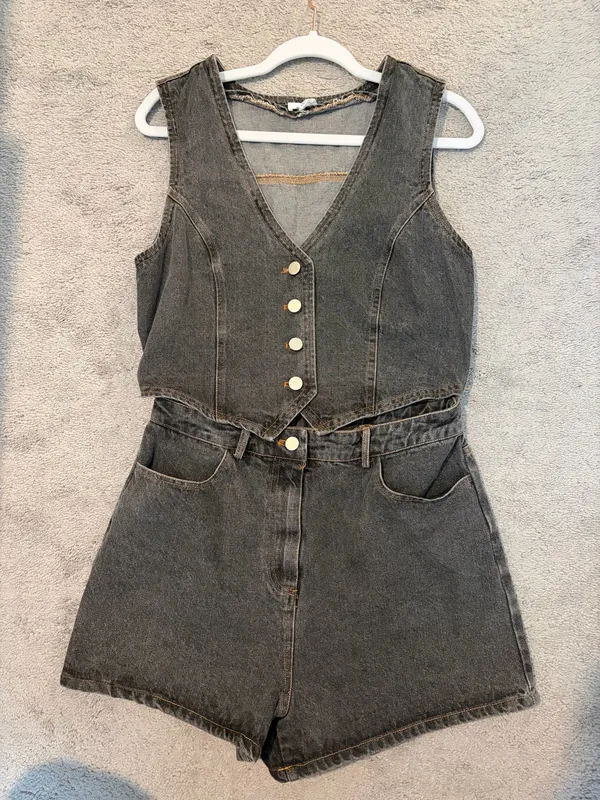 Le Lis V Neck Sleeveless Denim Romper - Image 3