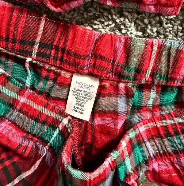 Victoria's Secret Red and Green Plaid Short Pajama Set - Image 4