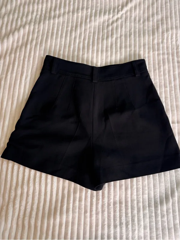 Zara Women's Black Tailored High-Waist Shorts with Pin Tuck Detailing Size S - Image 4