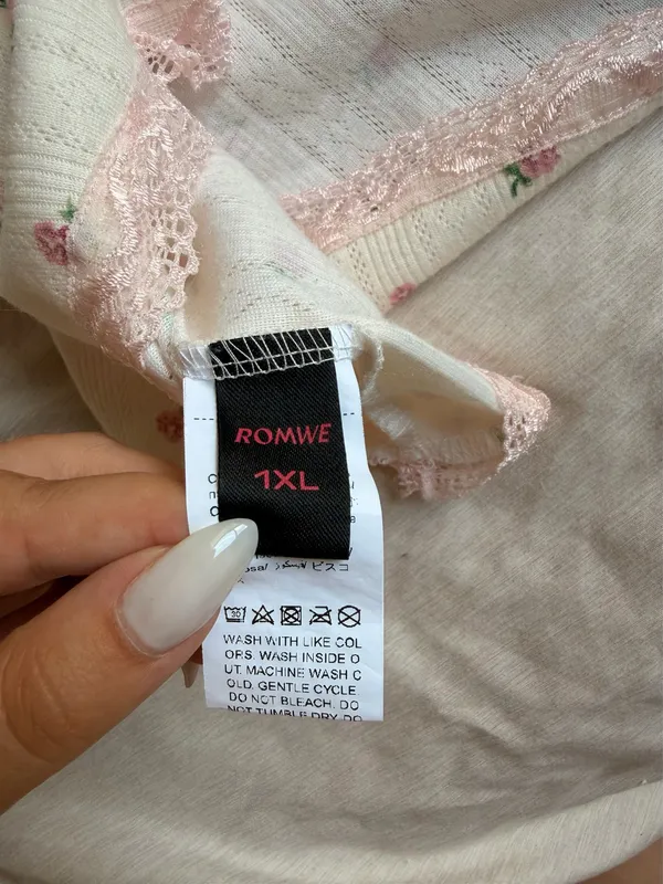 Romwe Crop Top Floral - Image 3
