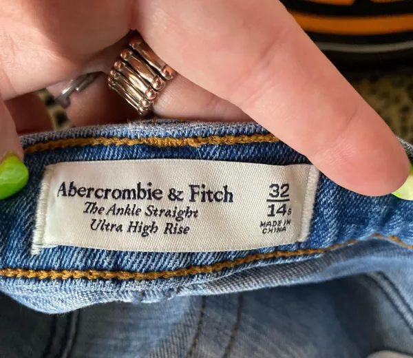 Abercrombie Distressed Jeans - Image 5