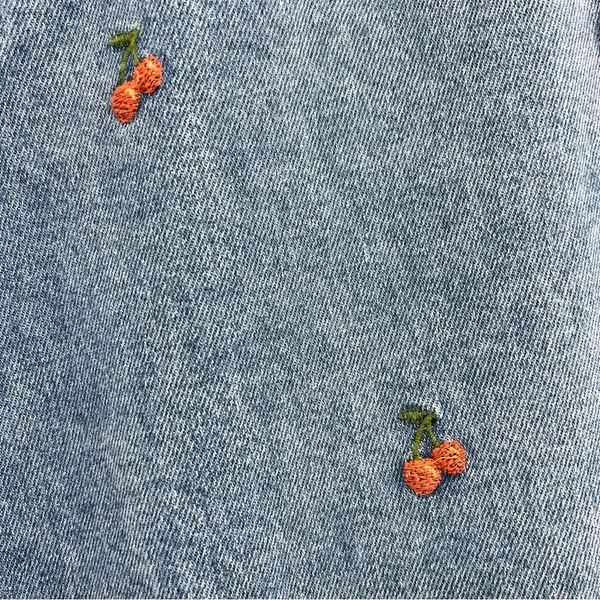 Arizona Jeans Curvy Mom Jeans 7 Cherry Embroidered Highest Rise Y2K NWT - Image 3