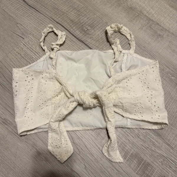 Hollister Cropped White Eyelet Tank Top Tie Closure‎ Hippie Peasant Bohemian - Image 4