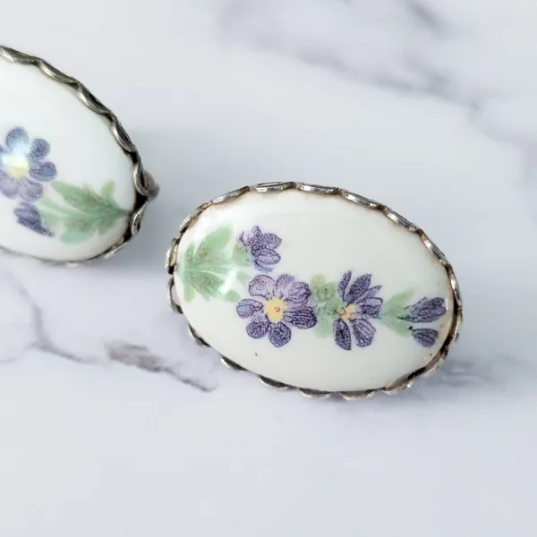 Vintage Screw On Earrings 1" Cream Oval with Purple Flowers - Image 4