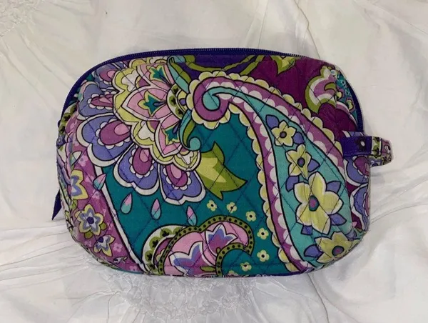 Medium Zip Vera Bradley Makeup Case - Image 2