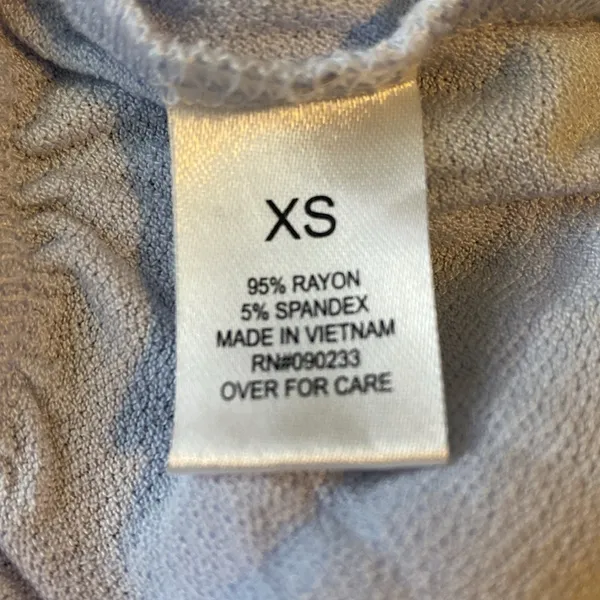 Me to We Pac Sun Size XS Women's Teen Girl Baby Blue Shirt - Image 5