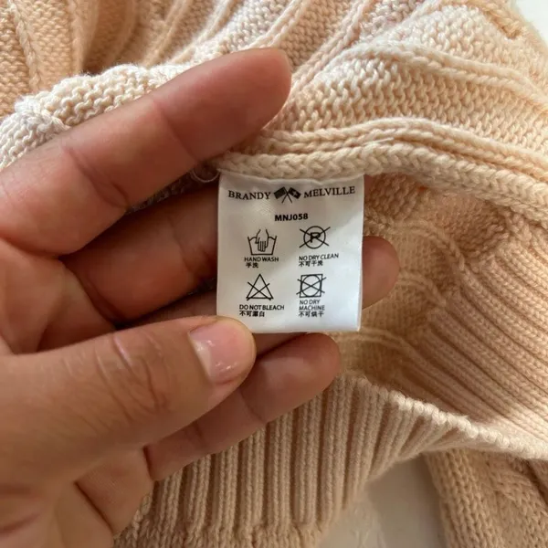 Brandy Melville Cable Knit V-Neck Cropped Sweater Blush Pink One Size - Image 8