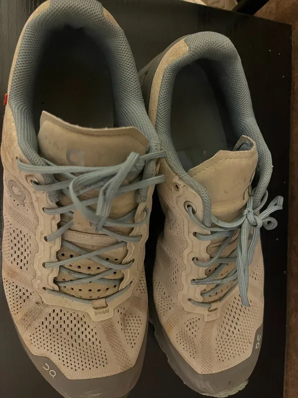 On Cloud Women’s size 9 - Image 3