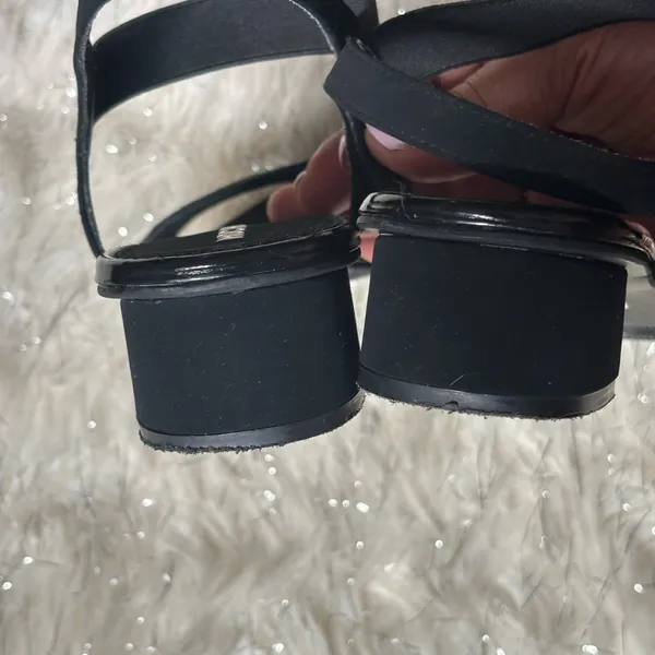 Mochi‎ Black Women's Synthetic Sandals 2” Size 39 - Image 9