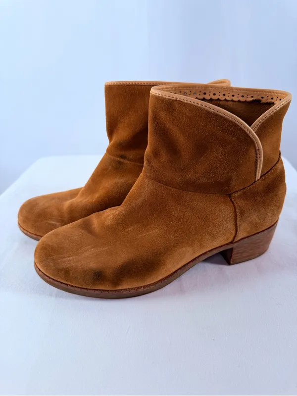 Ugg Darling Suede Pull‎ On Ankle Boot in Brown Size 9 - Image 6