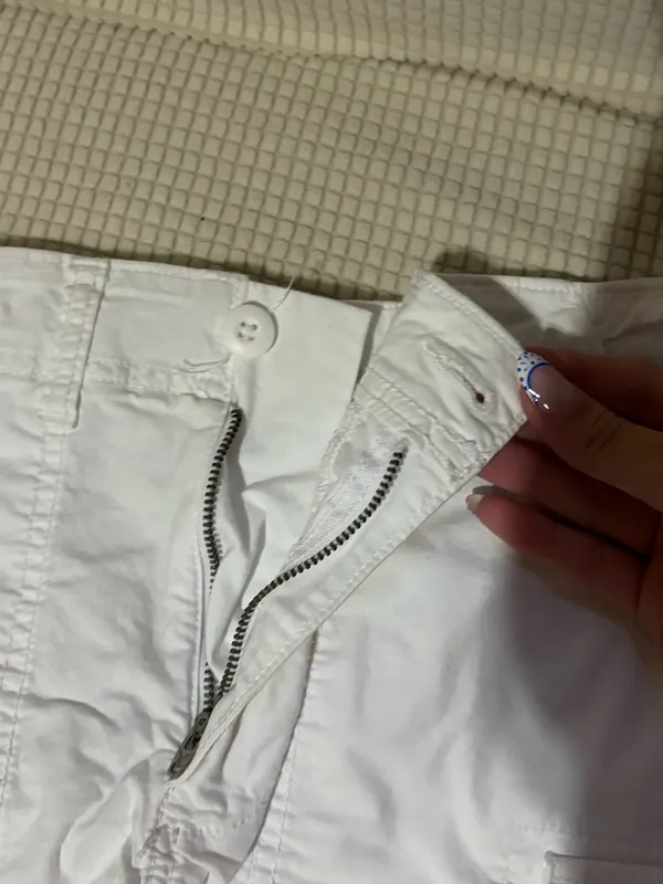American Eagle Outfitters white cargo shorts  - Image 2