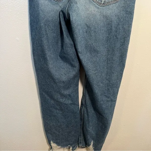 American Eagle Women's Sz 4 Regular Curvy Mom Jean Medium Wash Destroyed Stretch - Image 12