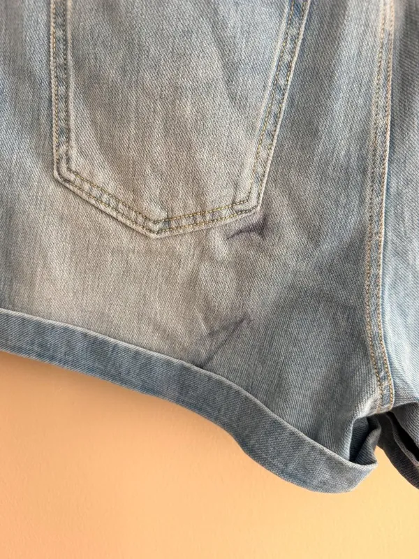 Halara M Womens Medium Light Wash Denim Shorts -see pics With Pockets & Rolled - Image 6