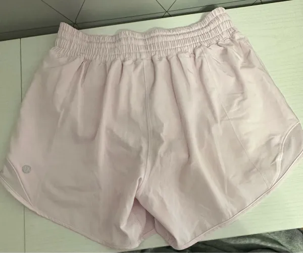 Lululemon Shorts Hotty Hot 4" - Image 2
