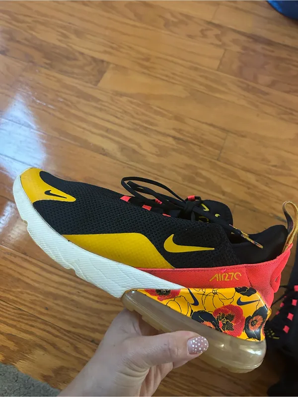 Limited Edition Nike women Air Max 270 Crimson floral black size 11 - Image 8