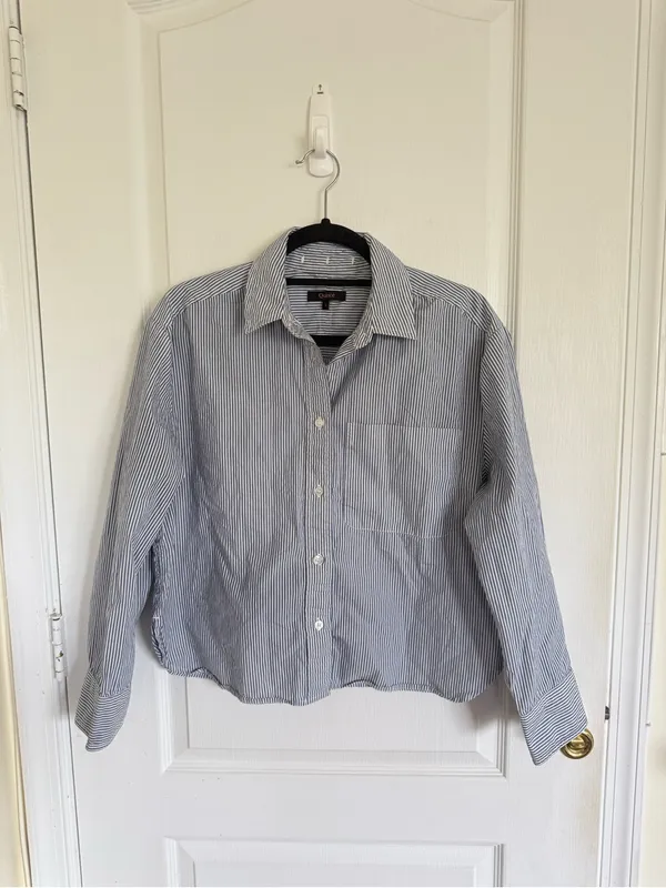 Quince Organic Cotton Poplin Cropped Long Sleeve in Light Blue Stripe - Image 4