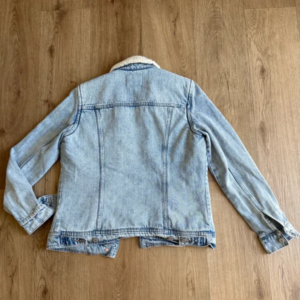 Old Navy Light Wash Denim Sherpa Lined Classic Trucker Jacket Size Small - Image 4