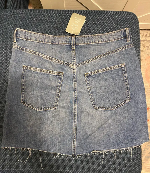 H&M Medium Wash Denim Jean Skirt NWT - Image 2