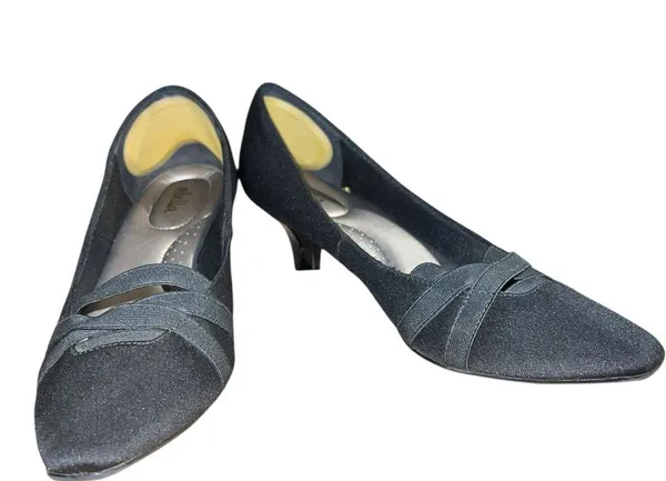 Nice black kitten heels , perfect for many occasions. Size 7.5 - Image 4