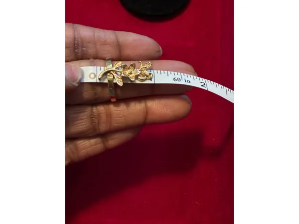 Vintage Gold-Tone Floral Stem Ring – Size 7.5 - Image 6