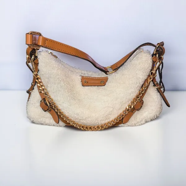 Aldo Faralaeliaax white faux shearling shoulder bag - Image 3