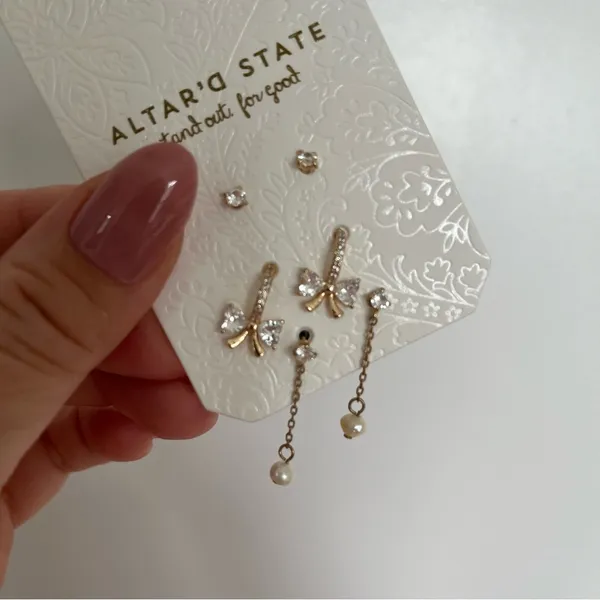 NEW Arula / Altar’d State Gold Bow and Pearl Earring Set NWT - Image 2