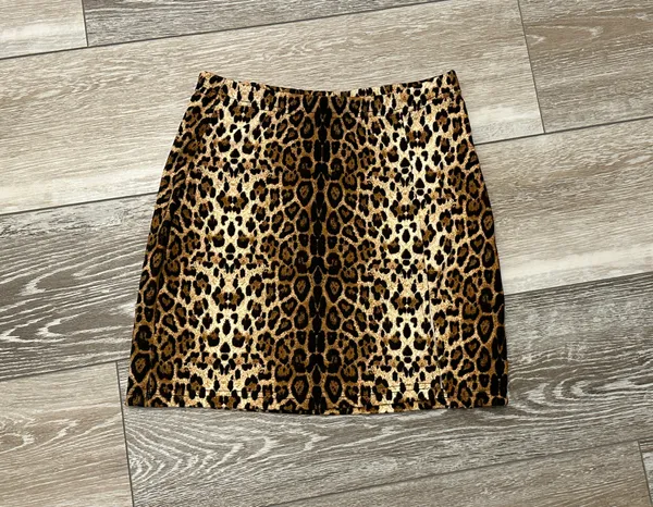 SHEIN Sz XS Adorable Leopard Print Mini Skirt Super Soft Pull On - Image 2