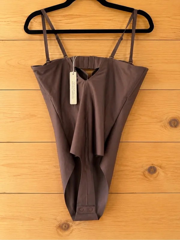 SKIMS NWT Molded Underwire Bodysuit in Cocoa s (B13) - Image 2