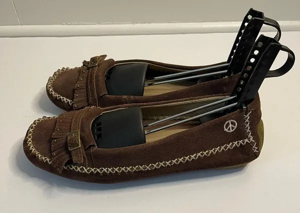 🦋Womens Peace Moccasin "Emily" Chocolate Suede Hardsole Size 7 - Image 4