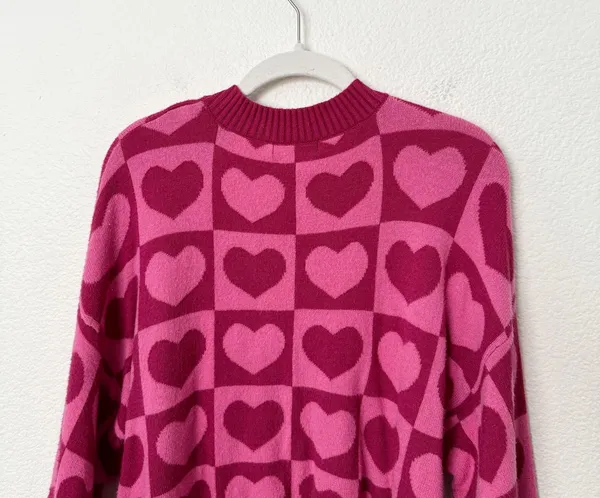 [Sincerely Jules] Pink Geometric Heart Print V-Neck Oversized Sweater Sz Medium - Image 4