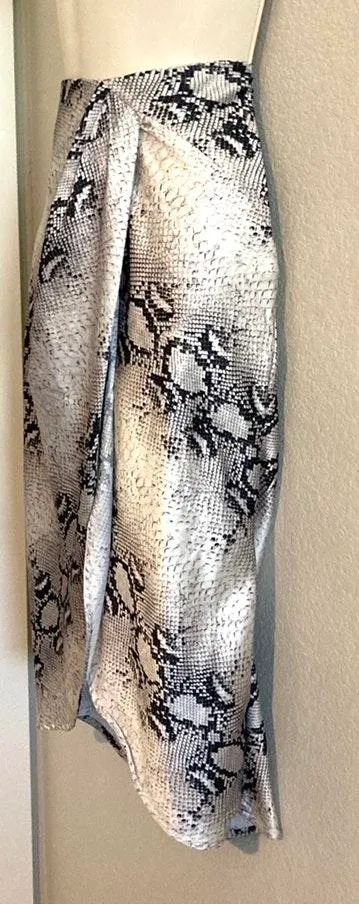 Dress Forum NWT snake skin pattern LA skirt. Sz S - Image 3