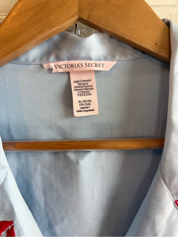 Victoria’s Secret Silky Light Blue Pajama Set with Red Piping Size XL - Image 4