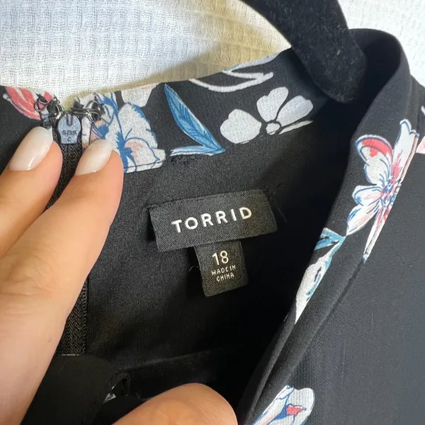 Torrid Black Floral Chiffon Tie Neck Flutter Sleeve Mini Dress Plus Size 18 - Image 4