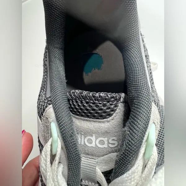 Women’s adidas low top cloud foam running shoes size 7.5 - Image 4