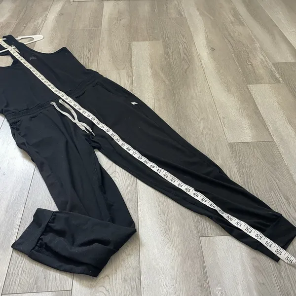 Vuori Lux Jumpsuit racerback sleeveless womens Black (small) athleisure casual - Image 6