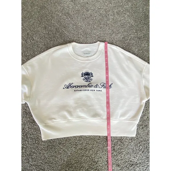 Abercrombie & Fitch Embroidered Logo Cream Cropped Sweatshirt - Small - Image 5