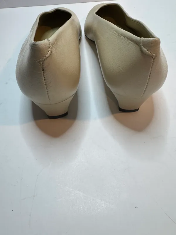Bandolino Kitten Heels Size 6.5 - Image 5