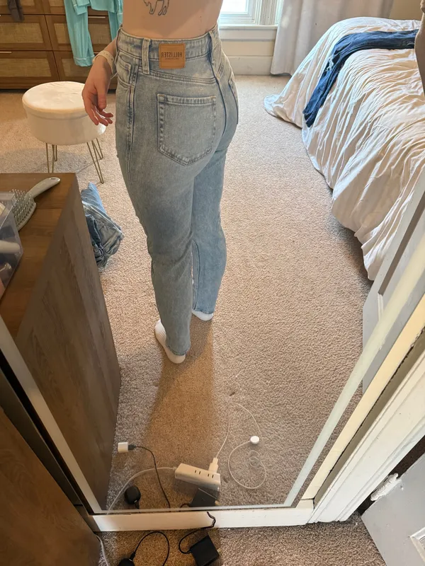 Hollister Ultra High-Rise Mom Jeans - Image 2