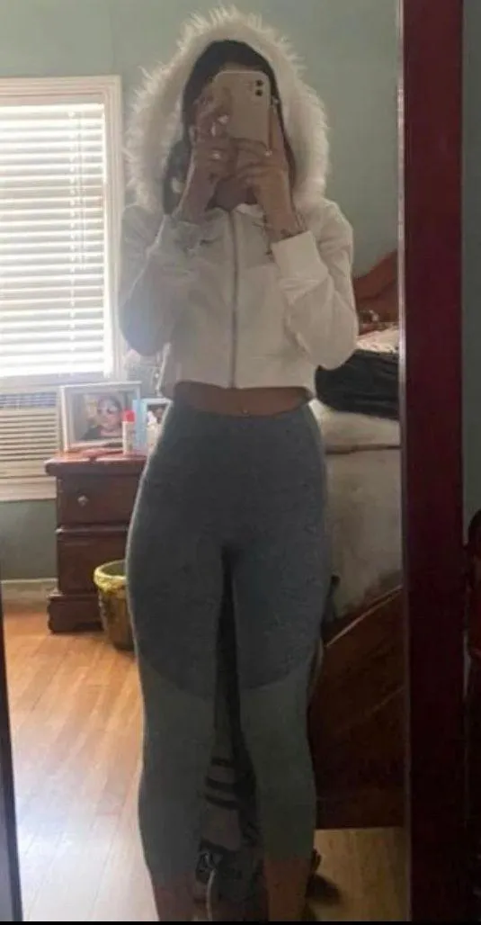 SheIn fuzzy sweatshirt zip up - Image 3
