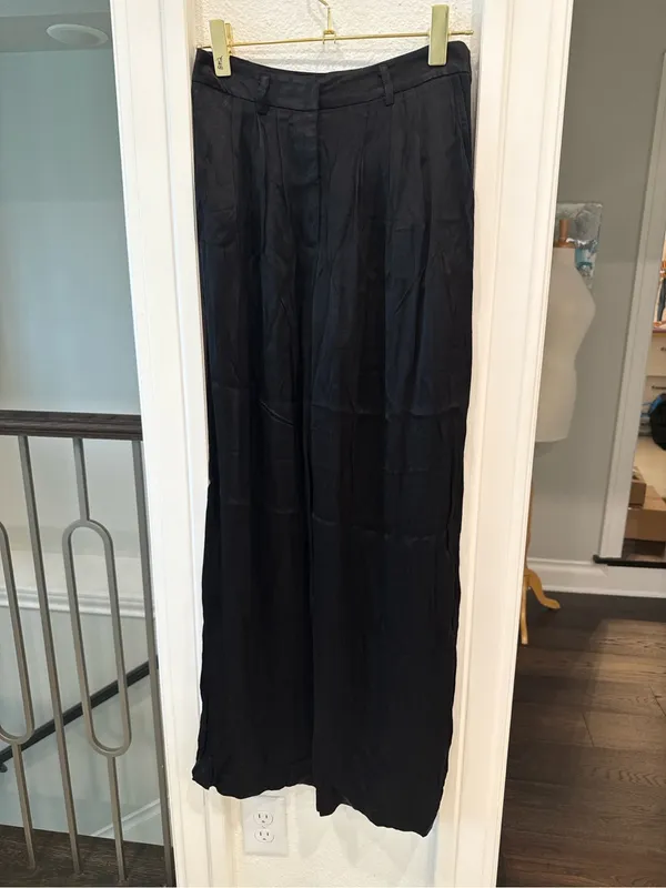 Bardot Lena Pin Tuck Black Satin Wide Leg Pants Size S NWT - Image 2