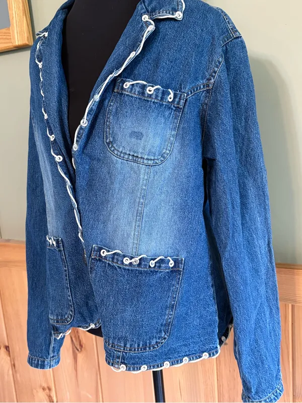 New Identity Vintage 100% cotton Blue Denim Jacket with Eyelet Trim size Large - Image 2