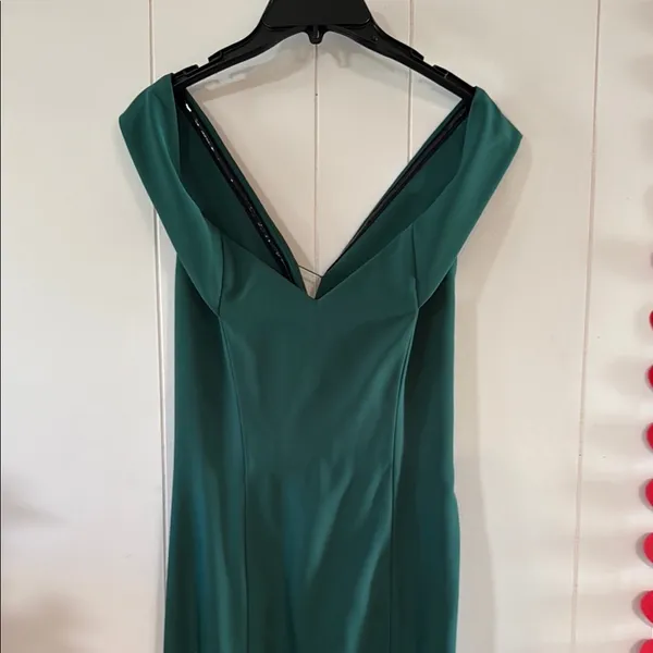 Elegant Green Evening Gown Size undefined - Image 6