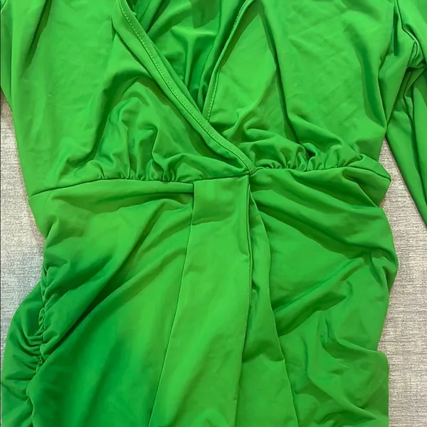 SHEIN Green Bodycon Dress with Bishop Sleeves and V-Neck - Image 5