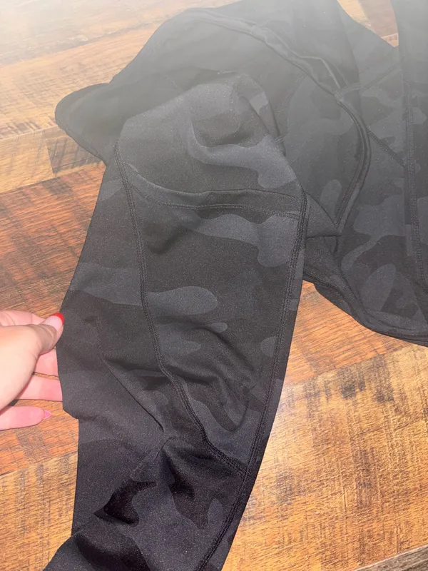 Black camo leggings Size M - Image 3