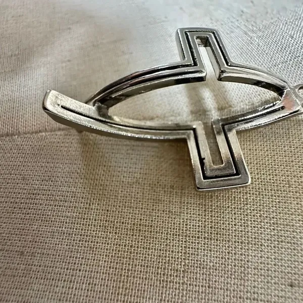 Silver tone cross pendant necklace - Image 3