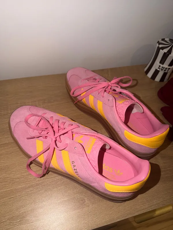 Adidas Pink and yellow sambas - Image 4